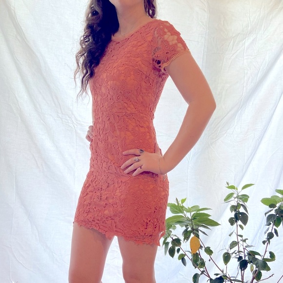Doe & Rae Dresses & Skirts - Doe and Rae Lace Dress